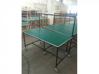 黑色接头放板桌
